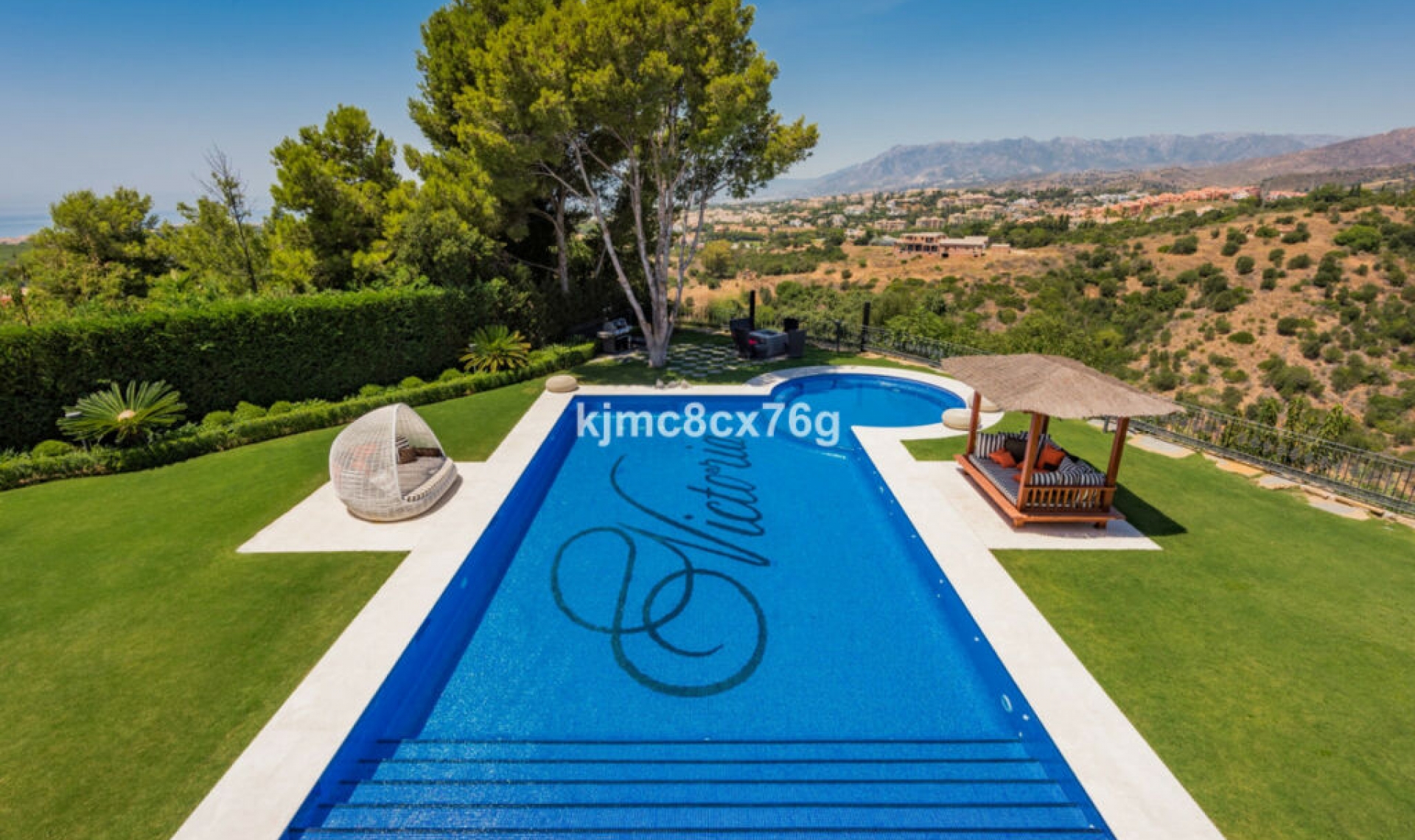 Resale - House -
Hacienda Las Chapas