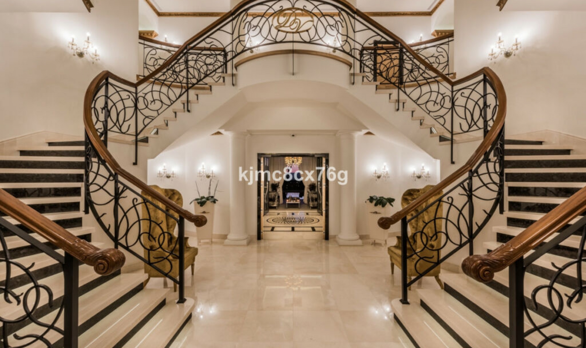 Resale - House -
Hacienda Las Chapas