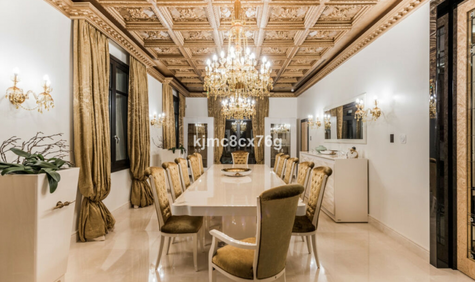 Resale - House -
Hacienda Las Chapas