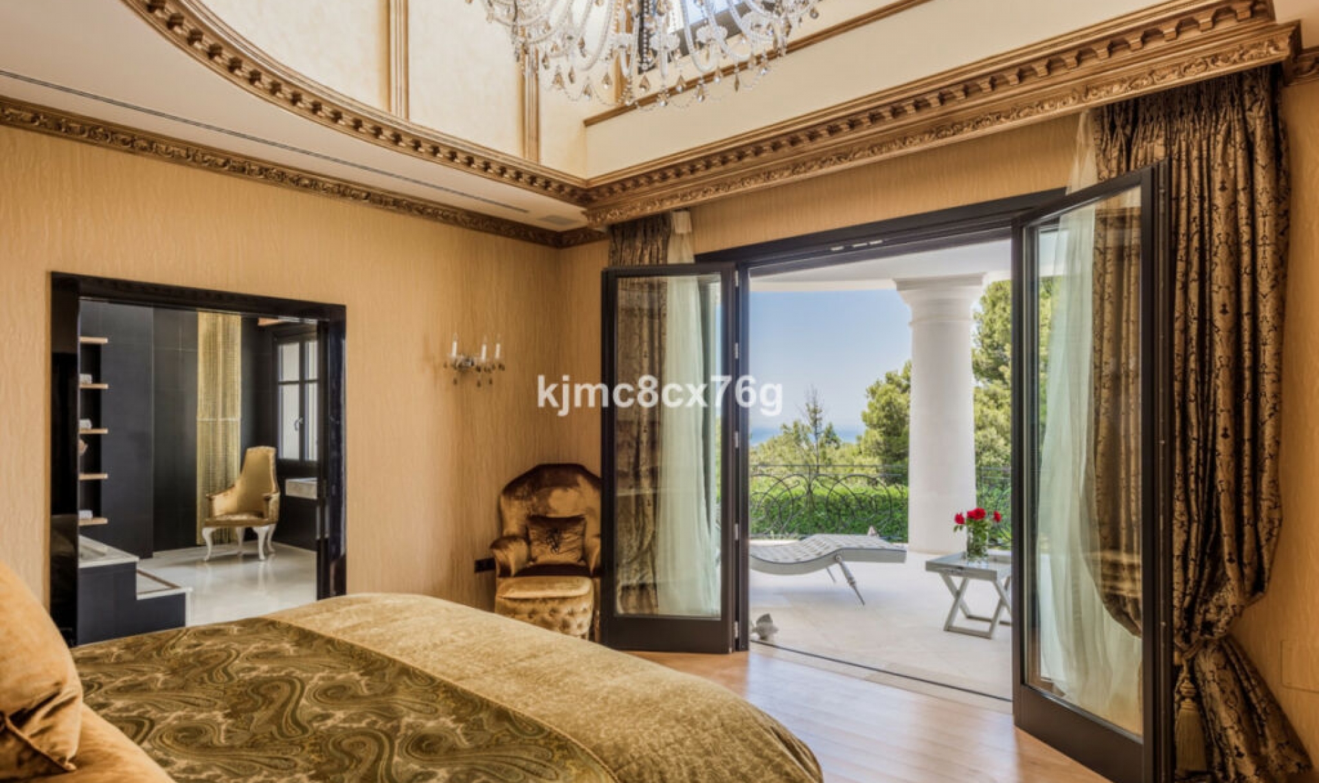 Resale - House -
Hacienda Las Chapas