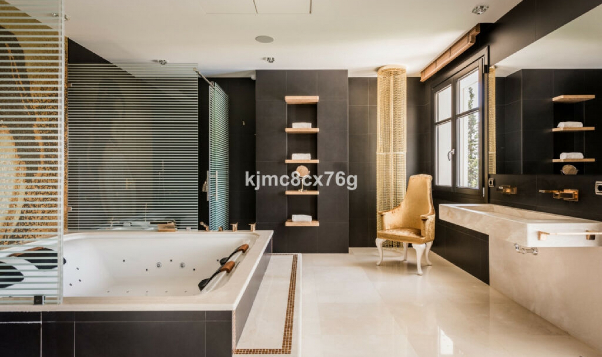 Resale - House -
Hacienda Las Chapas