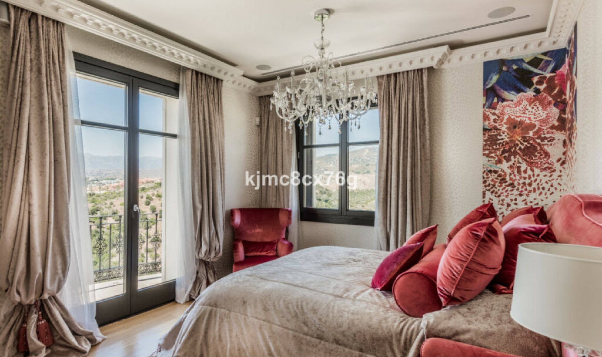 Resale - House -
Hacienda Las Chapas