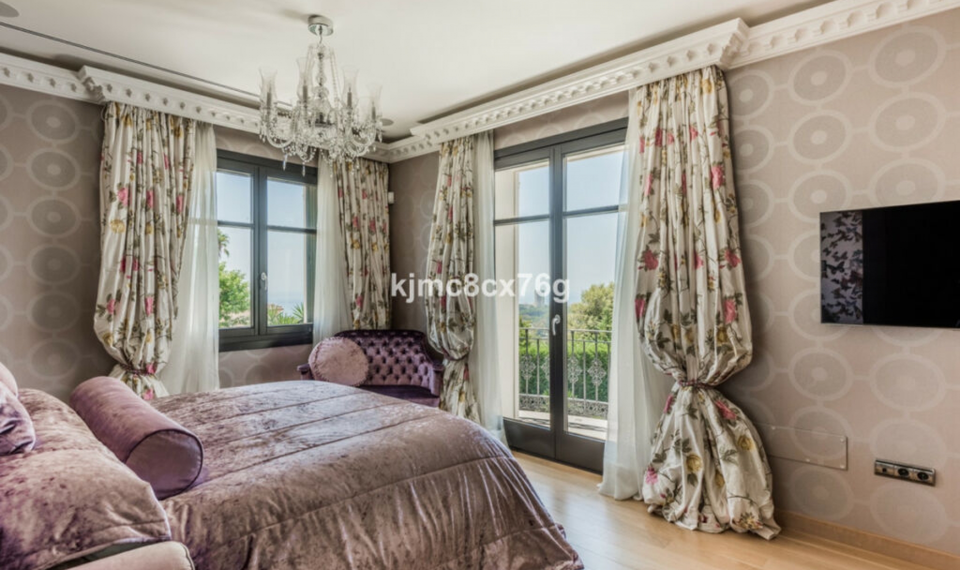 Resale - House -
Hacienda Las Chapas