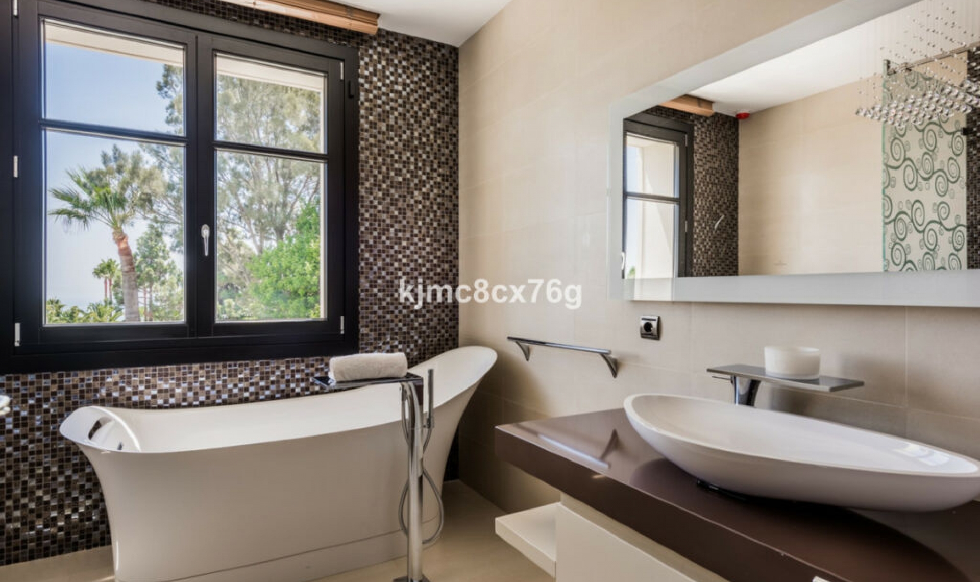 Resale - House -
Hacienda Las Chapas