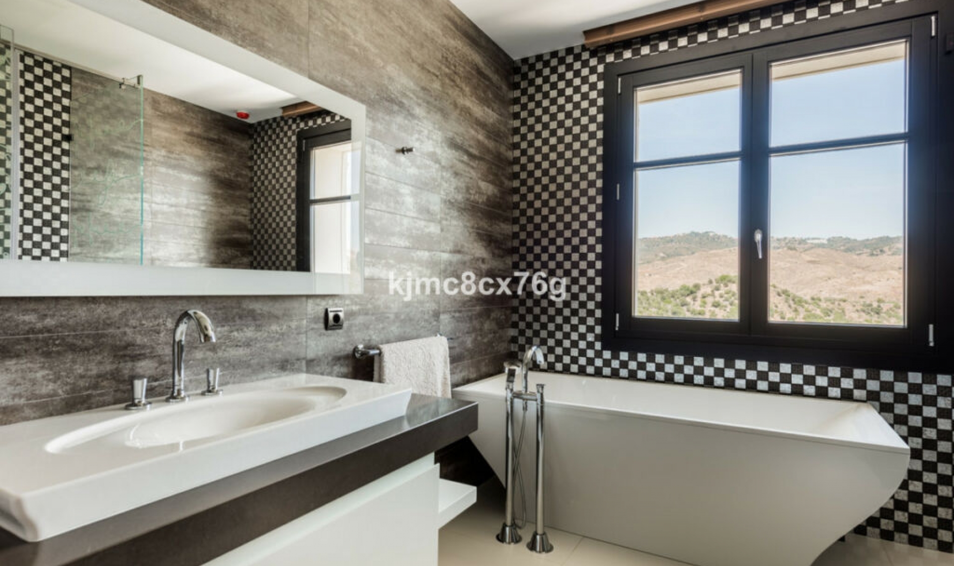 Resale - House -
Hacienda Las Chapas