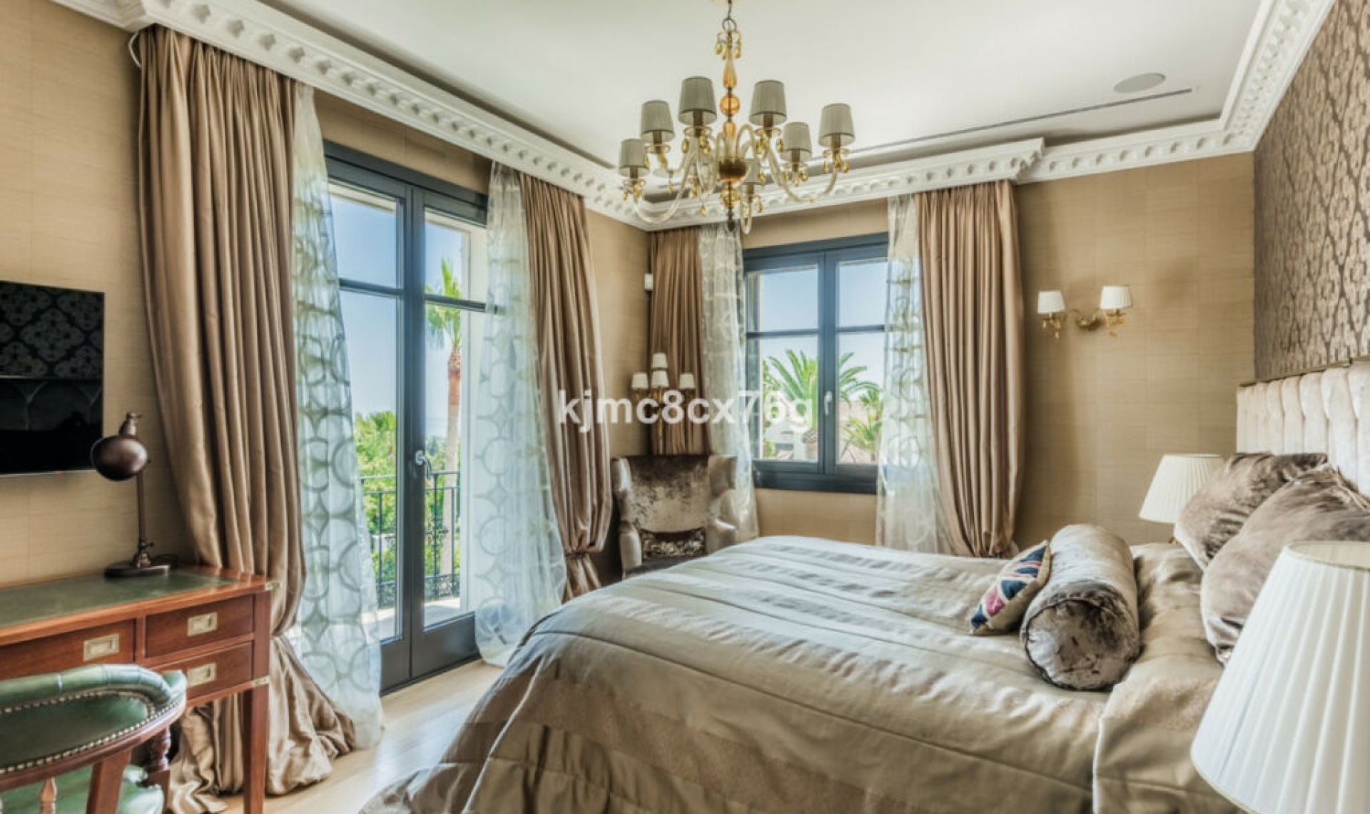 Resale - House -
Hacienda Las Chapas