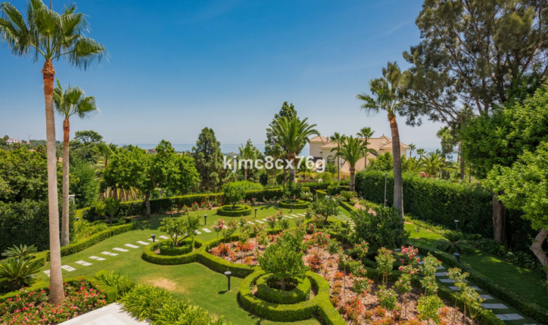 Resale - House -
Hacienda Las Chapas