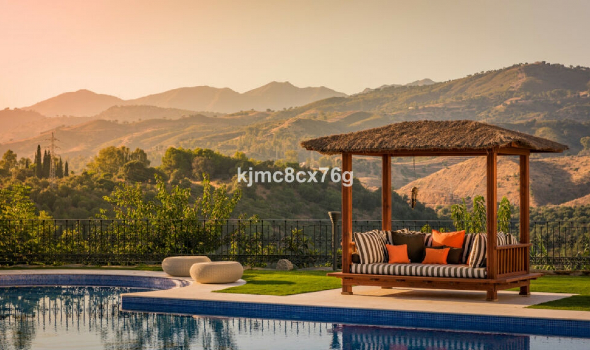 Resale - House -
Hacienda Las Chapas