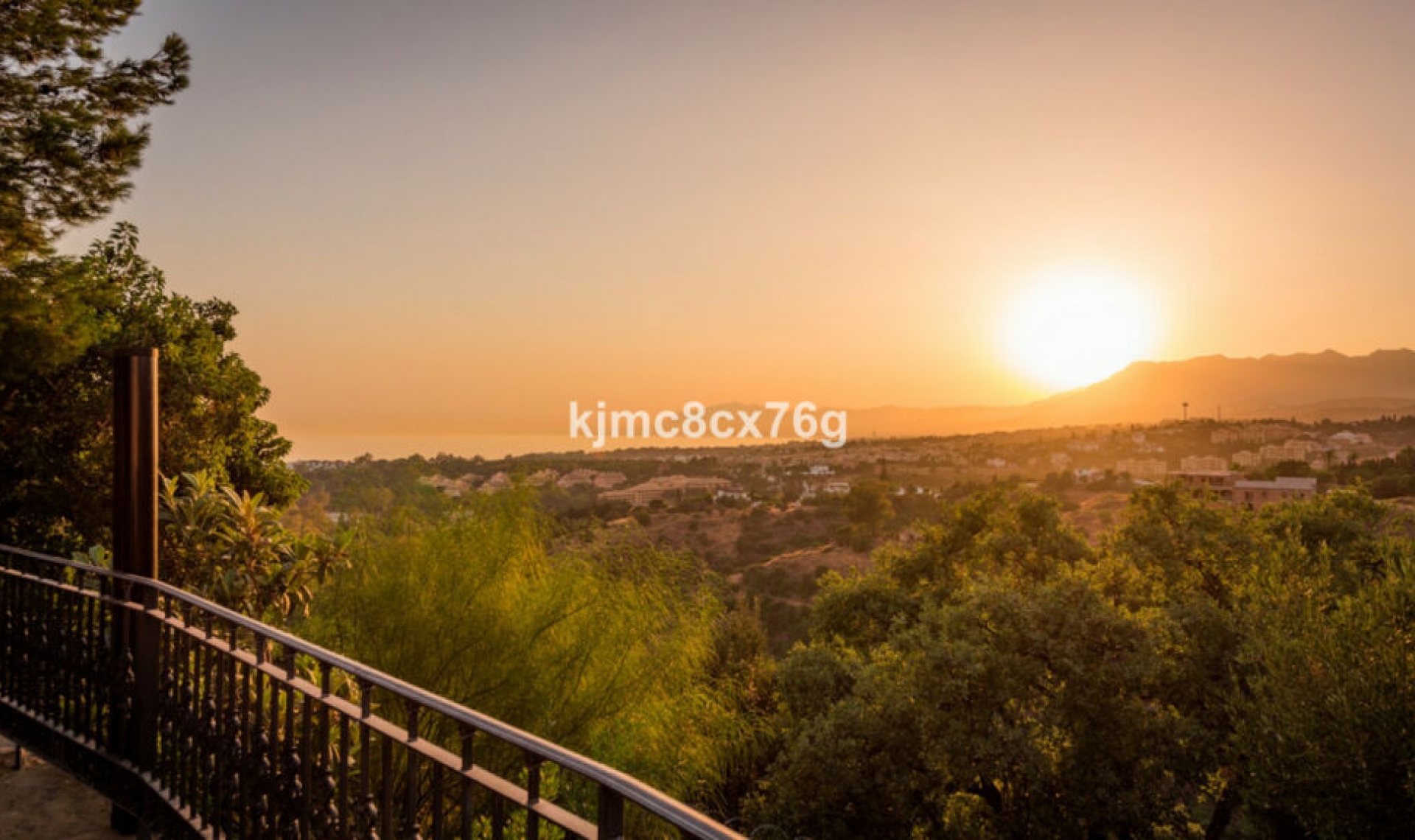 Resale - House -
Hacienda Las Chapas