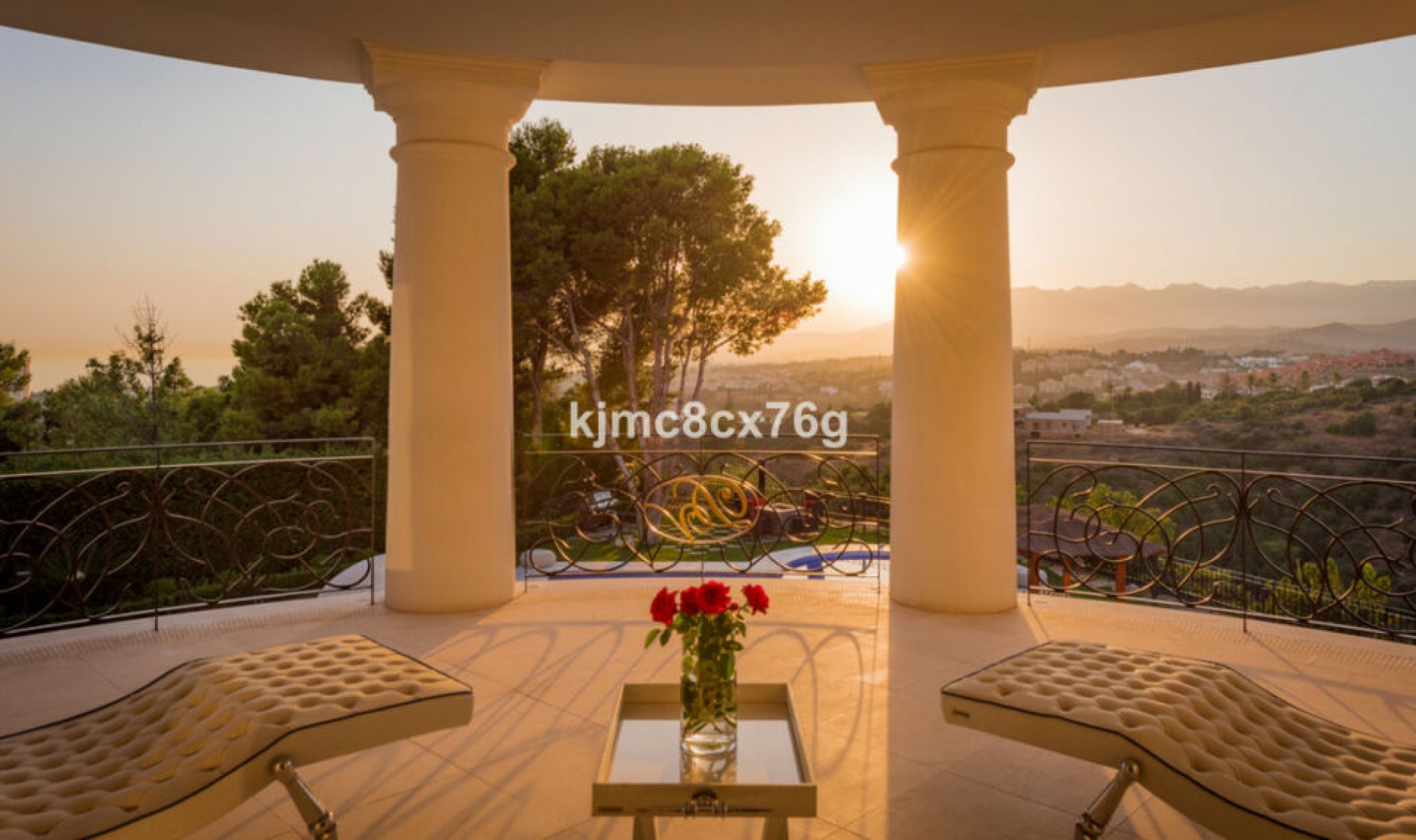 Resale - House -
Hacienda Las Chapas