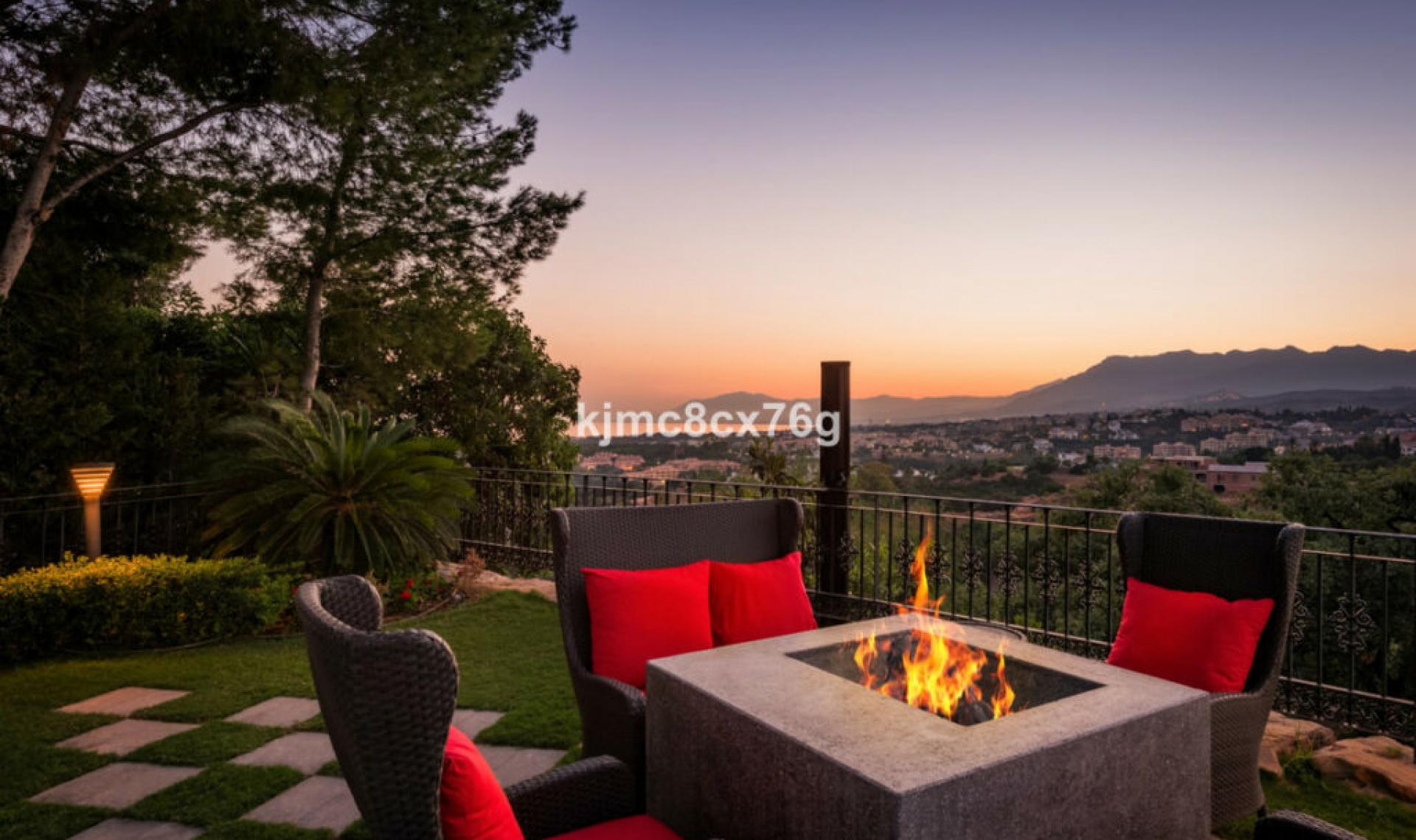 Resale - House -
Hacienda Las Chapas