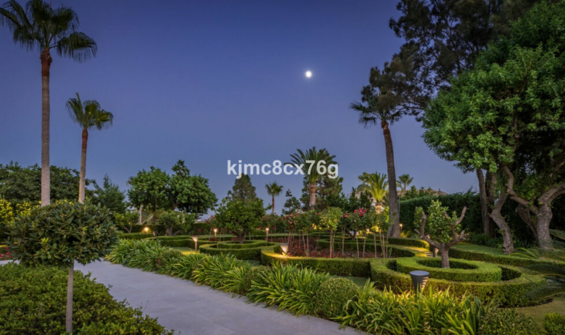 Resale - House -
Hacienda Las Chapas