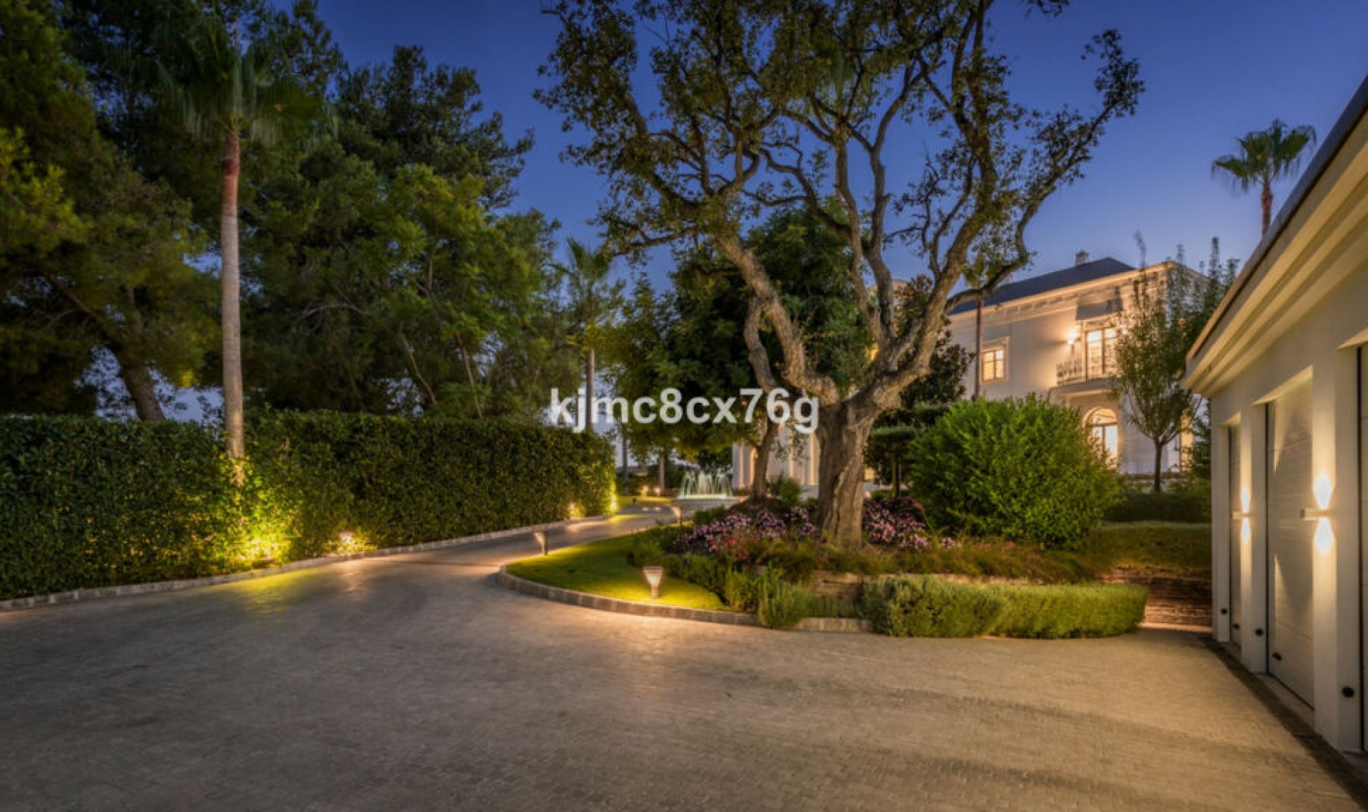 Resale - House -
Hacienda Las Chapas