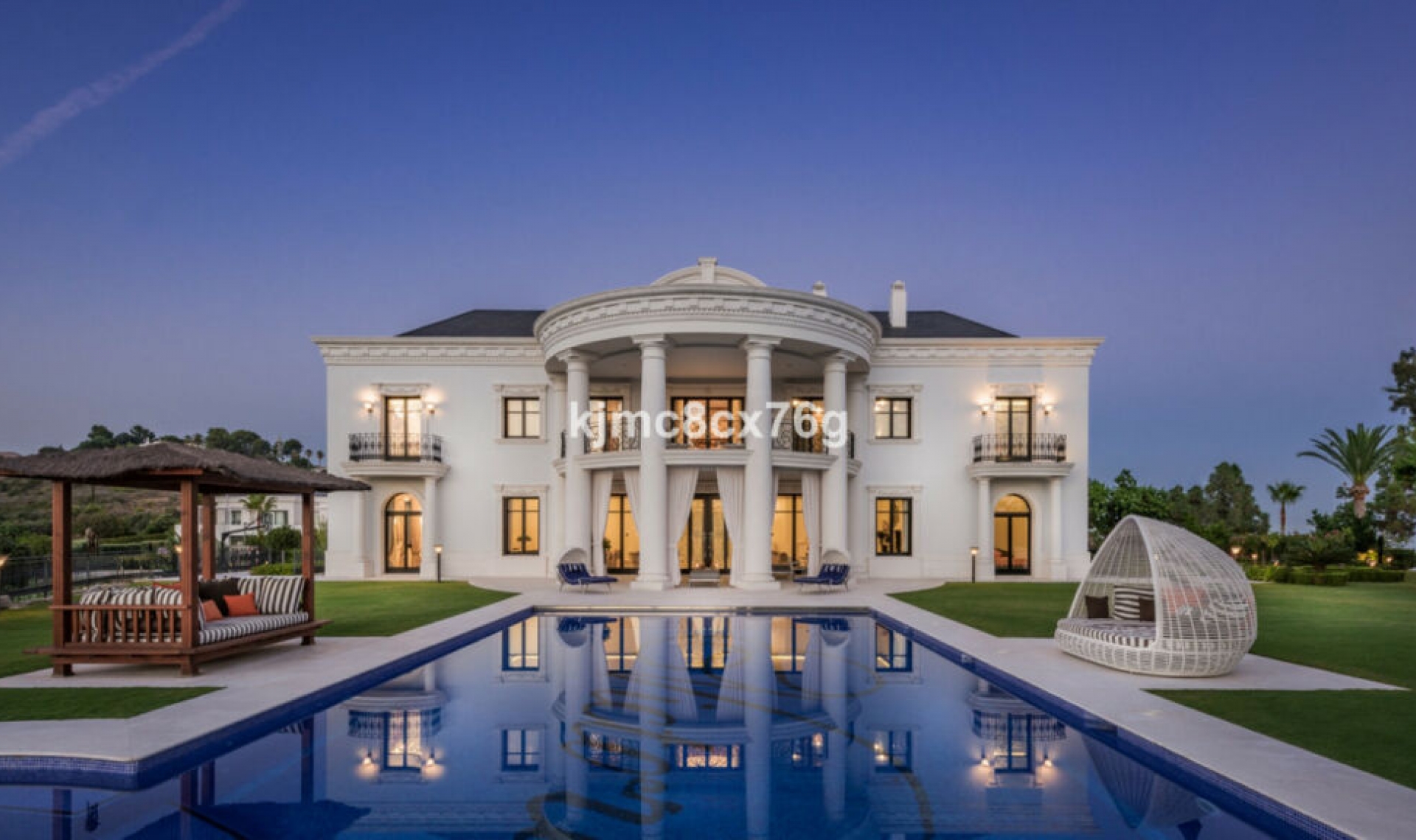 Resale - House -
Hacienda Las Chapas