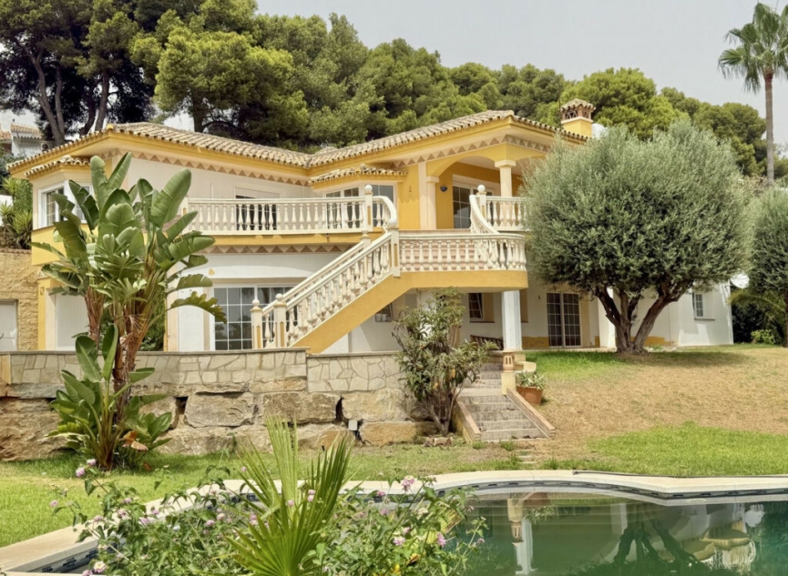 Resale - House -
Hacienda Las Chapas