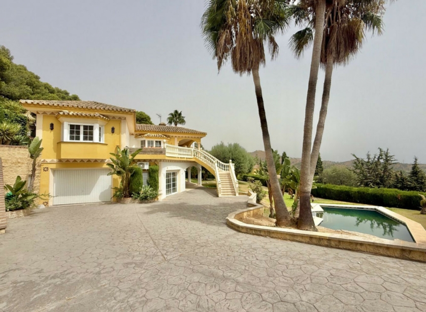 Resale - House -
Hacienda Las Chapas