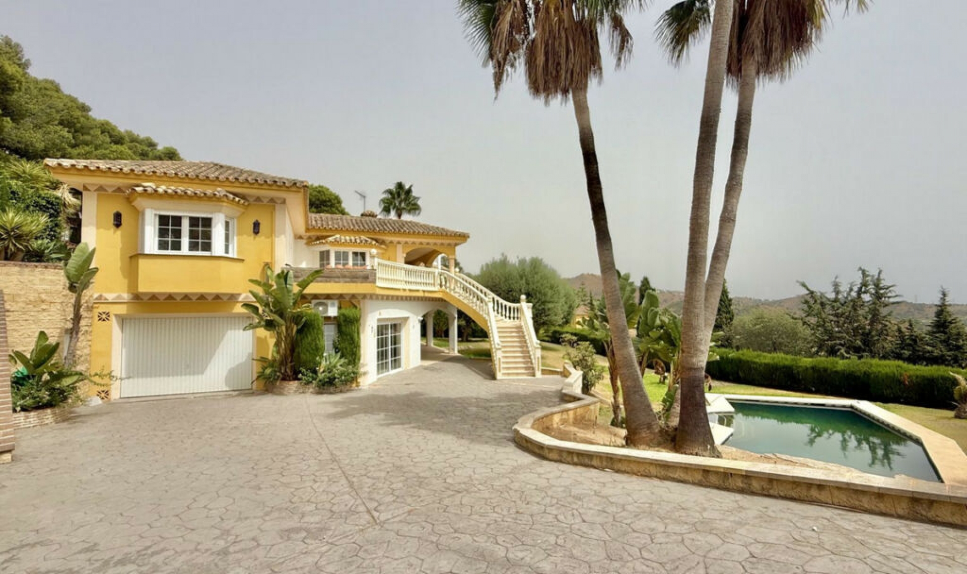 Resale - House -
Hacienda Las Chapas