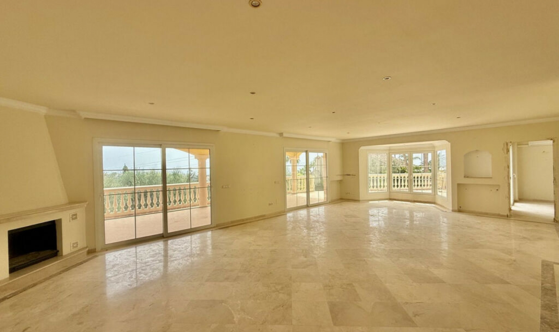 Resale - House -
Hacienda Las Chapas
