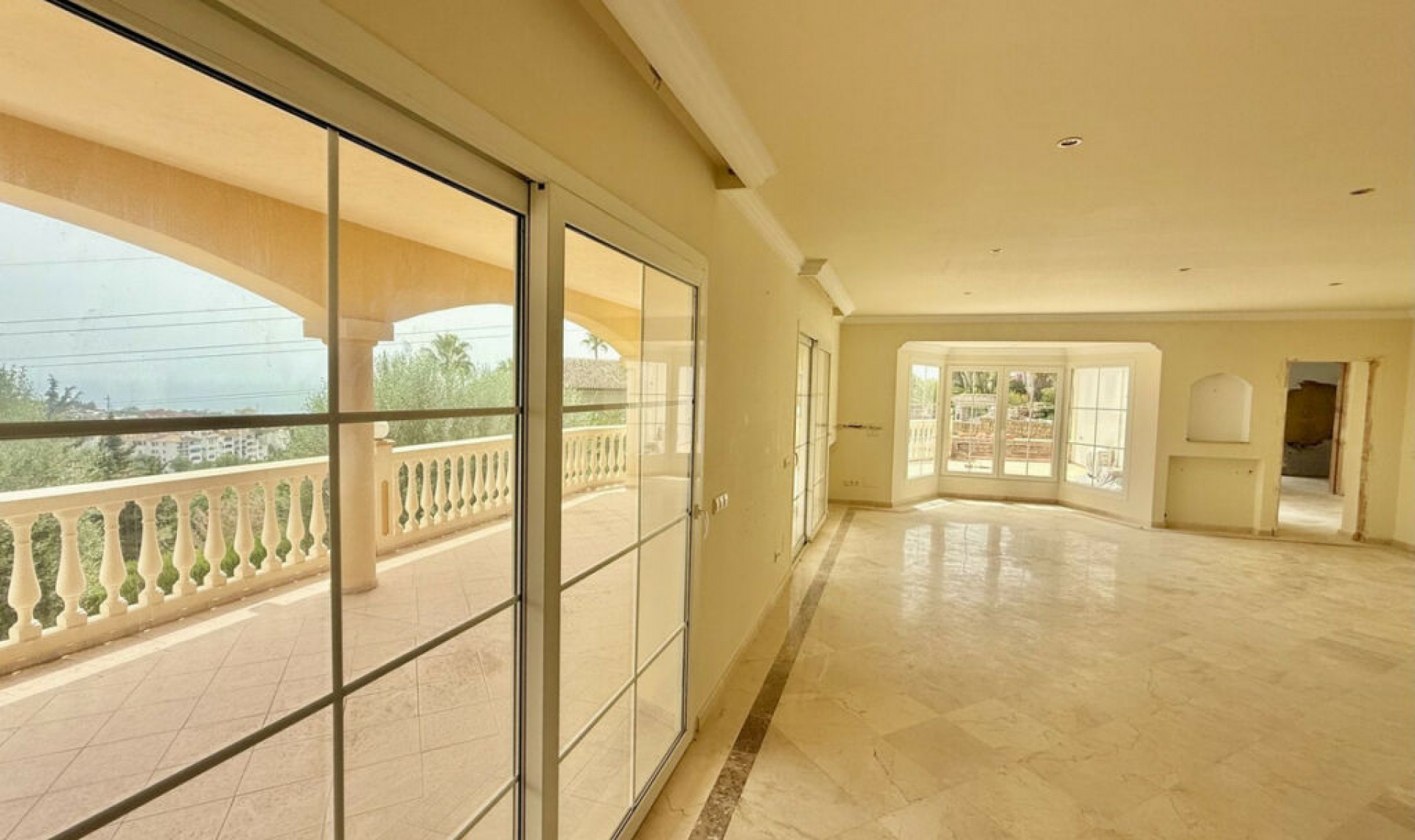 Resale - House -
Hacienda Las Chapas