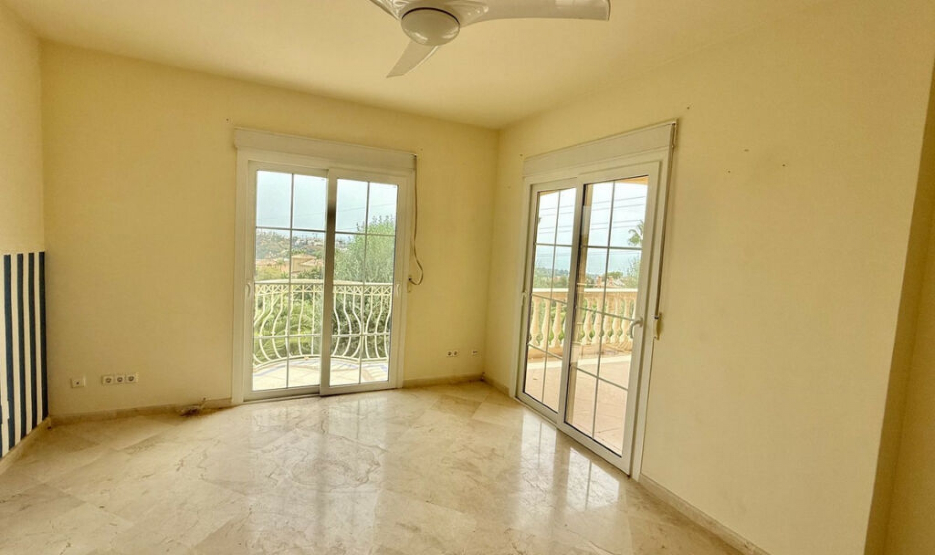 Resale - House -
Hacienda Las Chapas