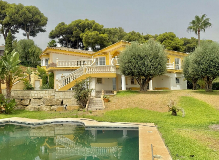 Resale - House -
Hacienda Las Chapas