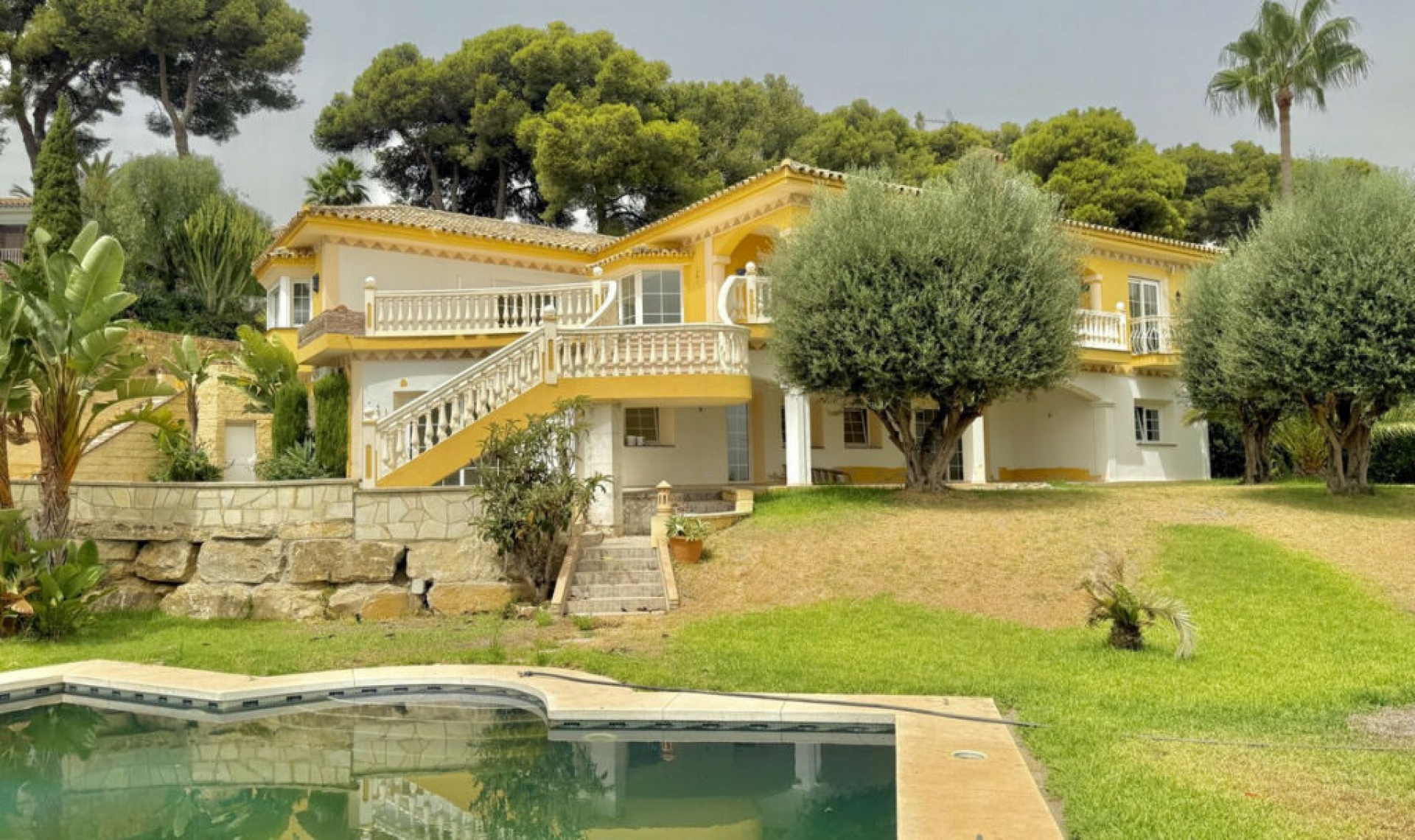 Resale - House -
Hacienda Las Chapas