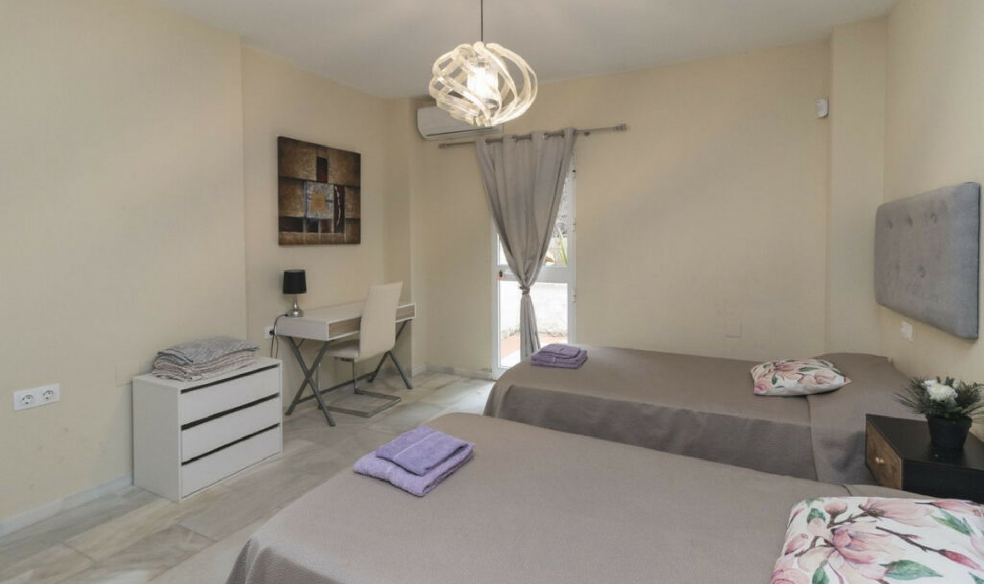 Resale - House -
Hacienda Las Chapas