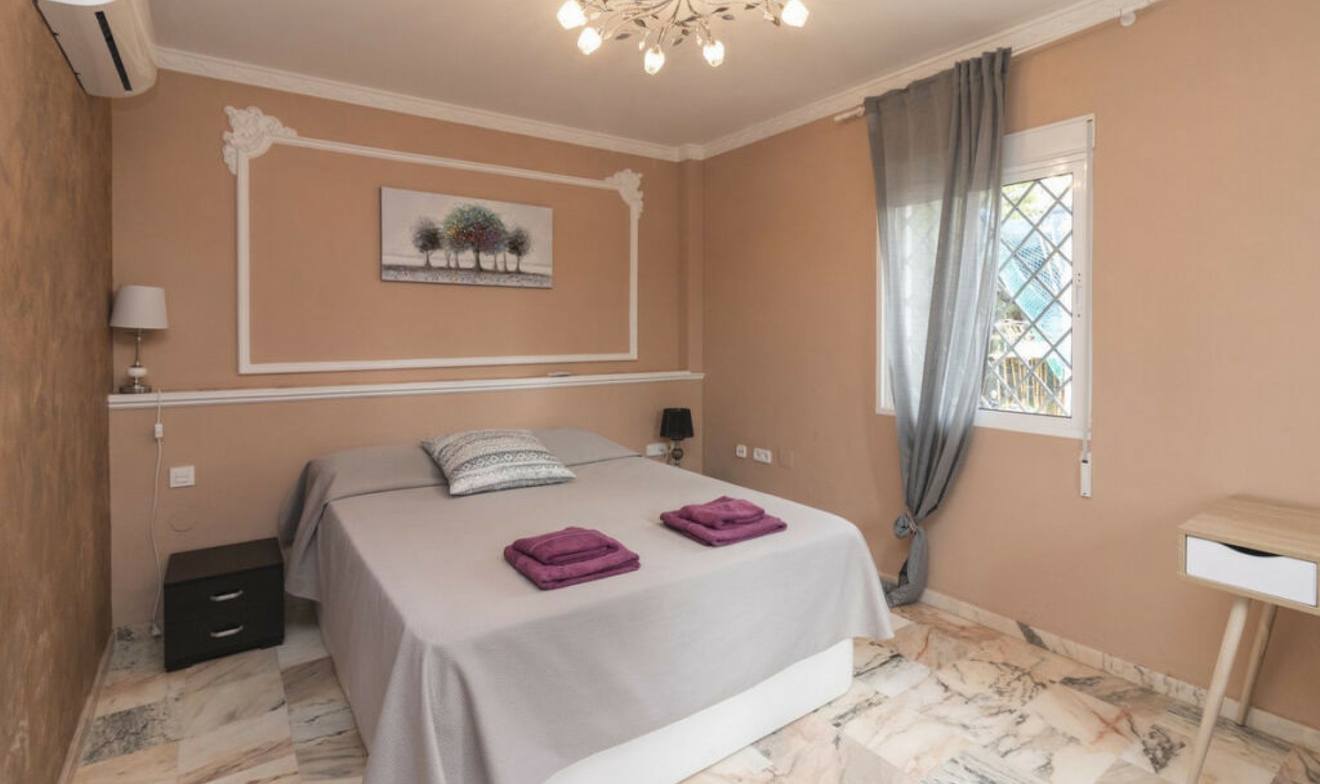 Resale - House -
Hacienda Las Chapas