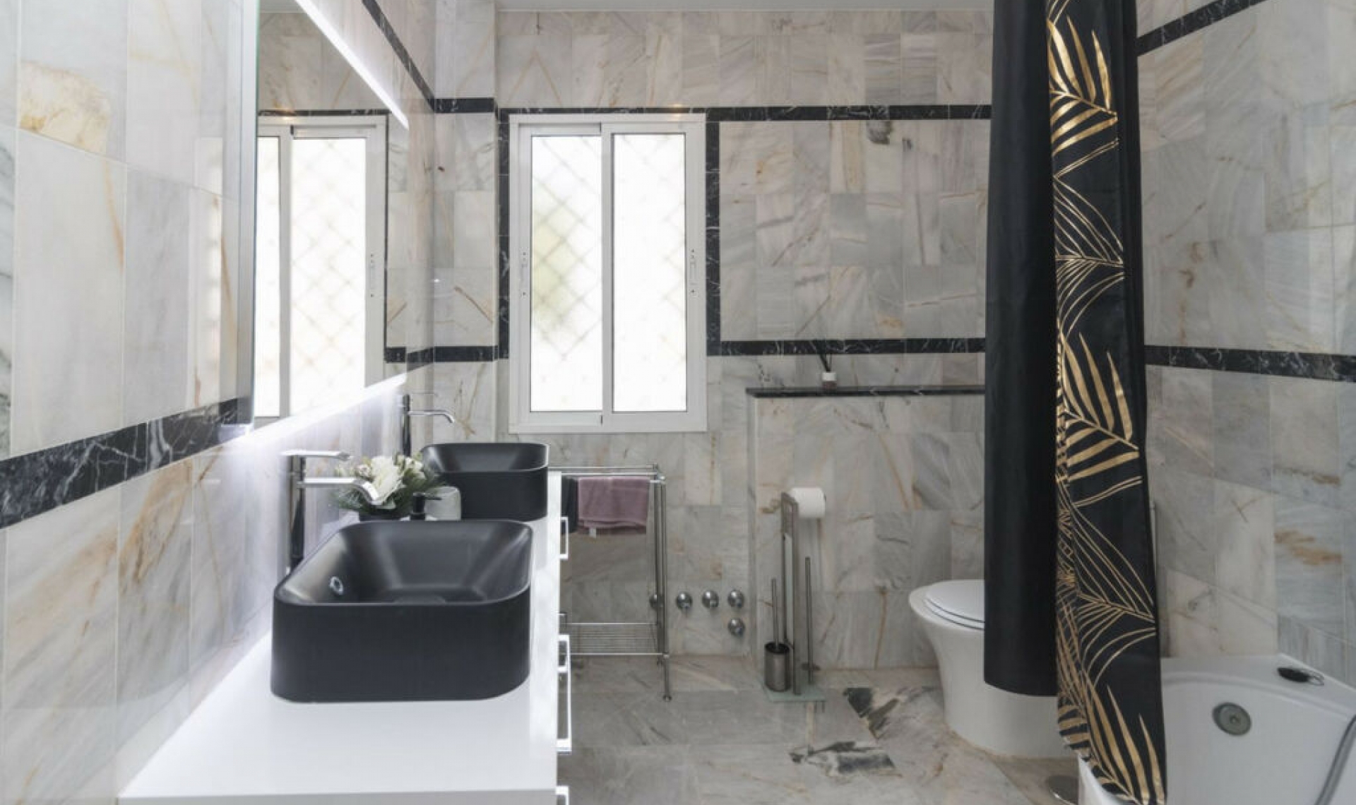 Resale - House -
Hacienda Las Chapas