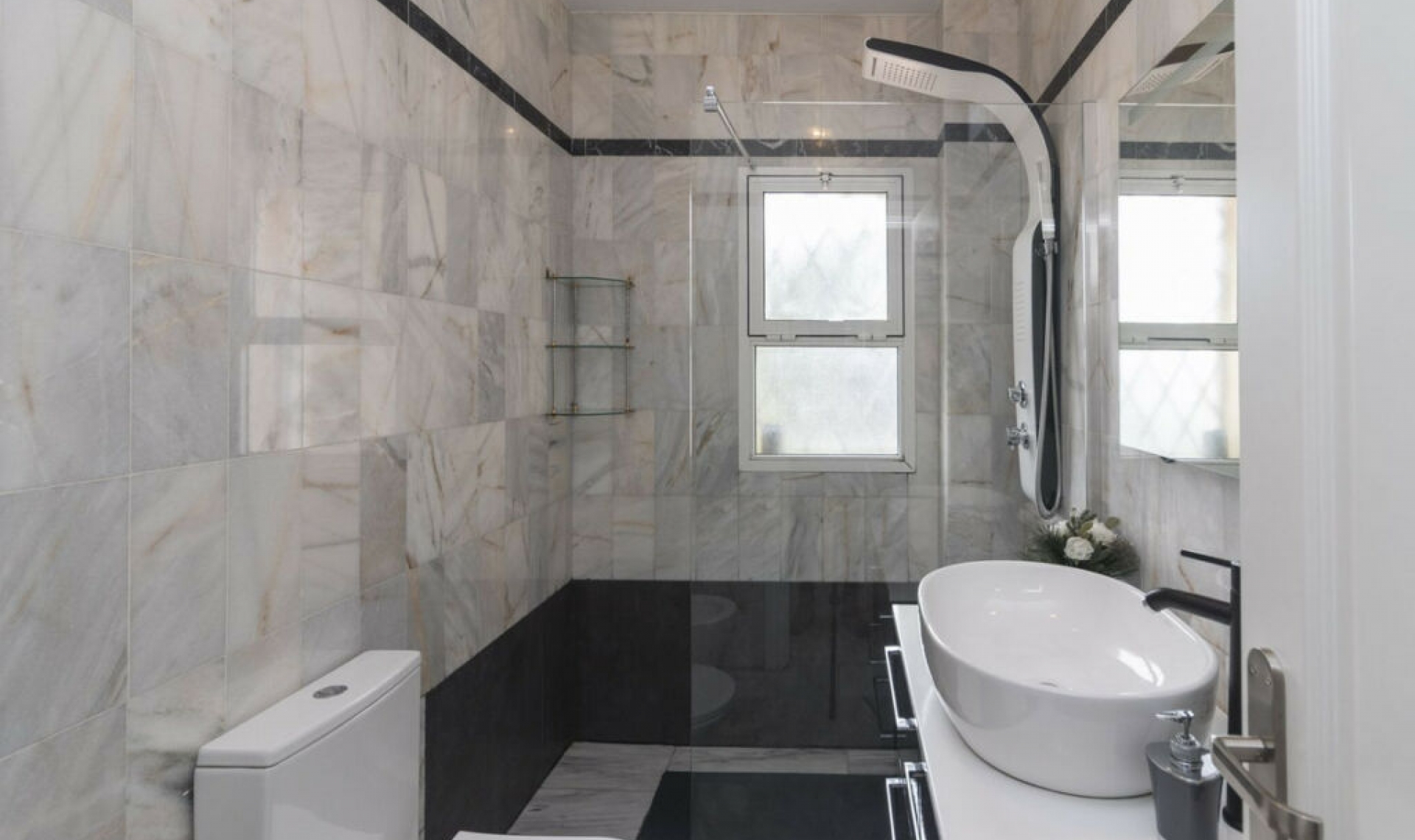 Resale - House -
Hacienda Las Chapas