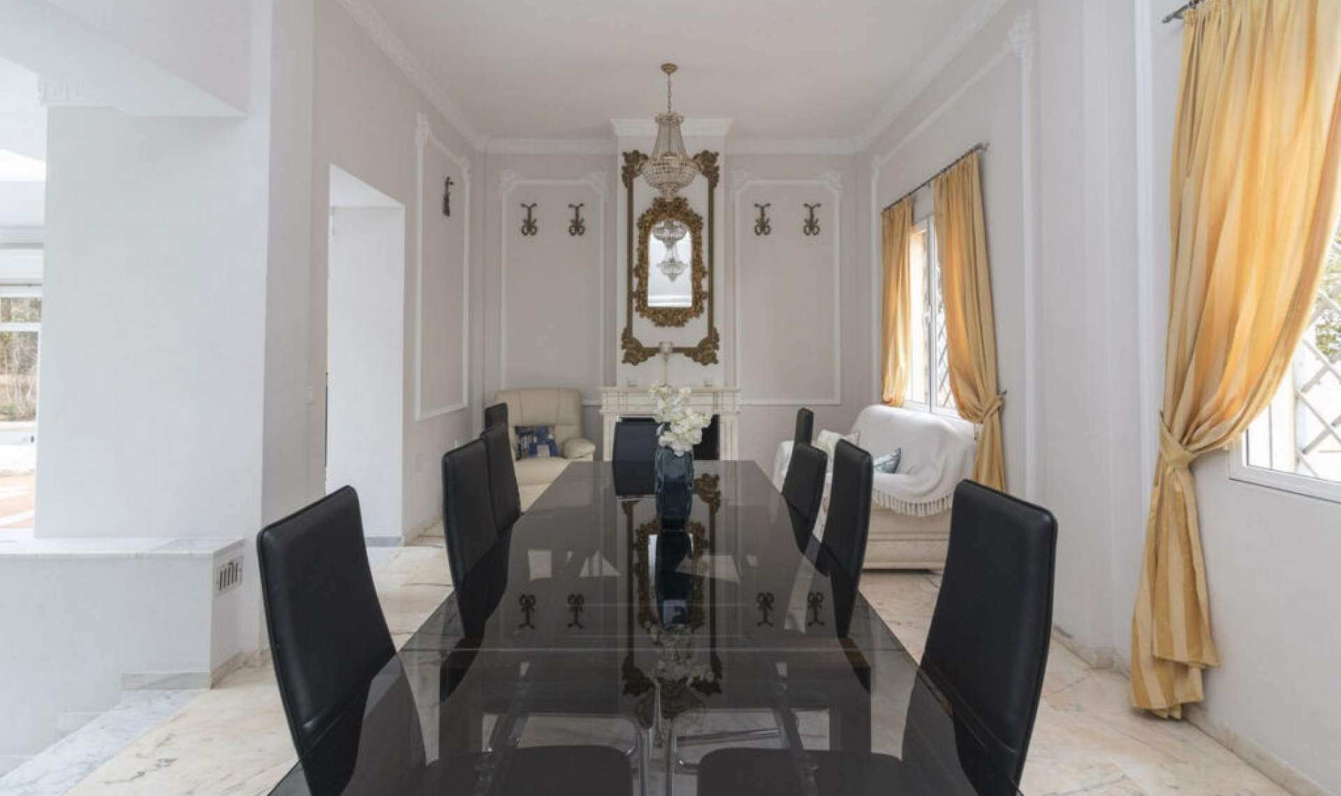 Resale - House -
Hacienda Las Chapas