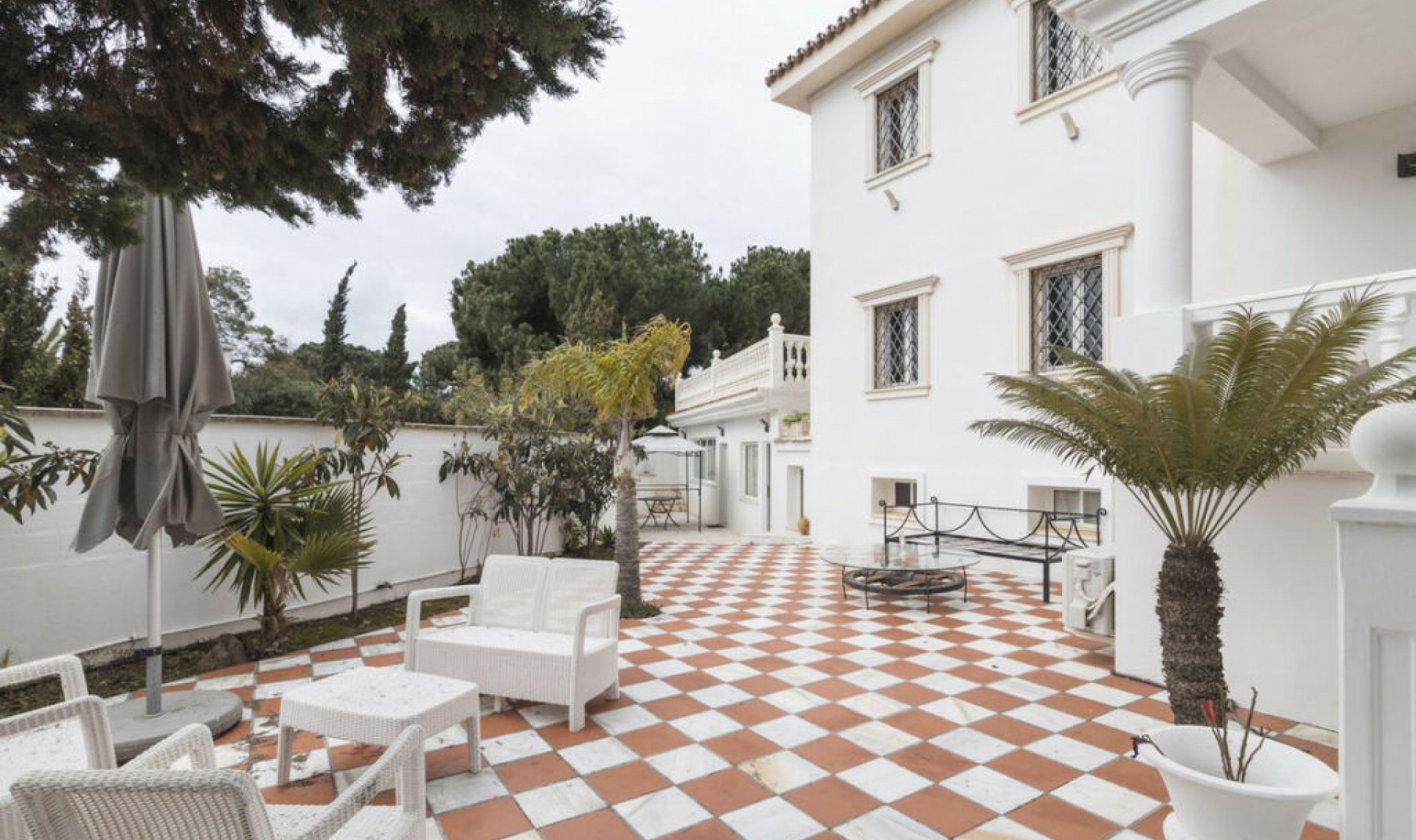 Resale - House -
Hacienda Las Chapas