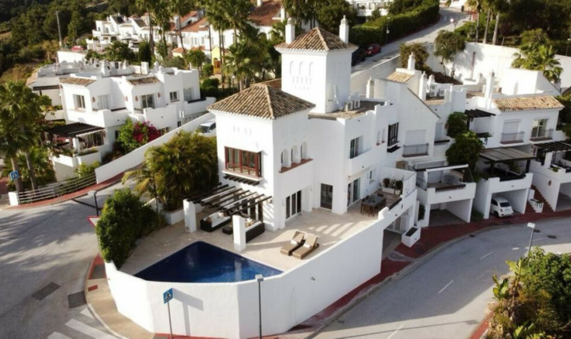 Resale - House -
Istán