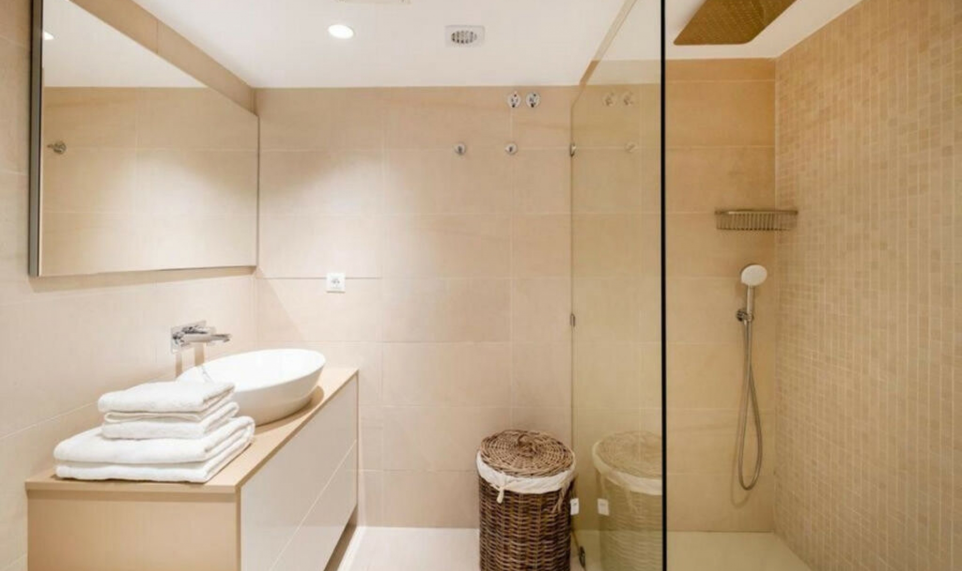 Resale - House -
Istán