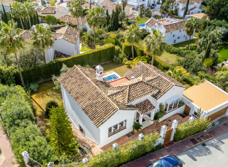 Resale - House -
Istán