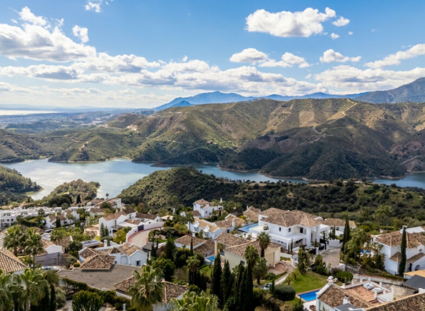 Resale - House -
Istán