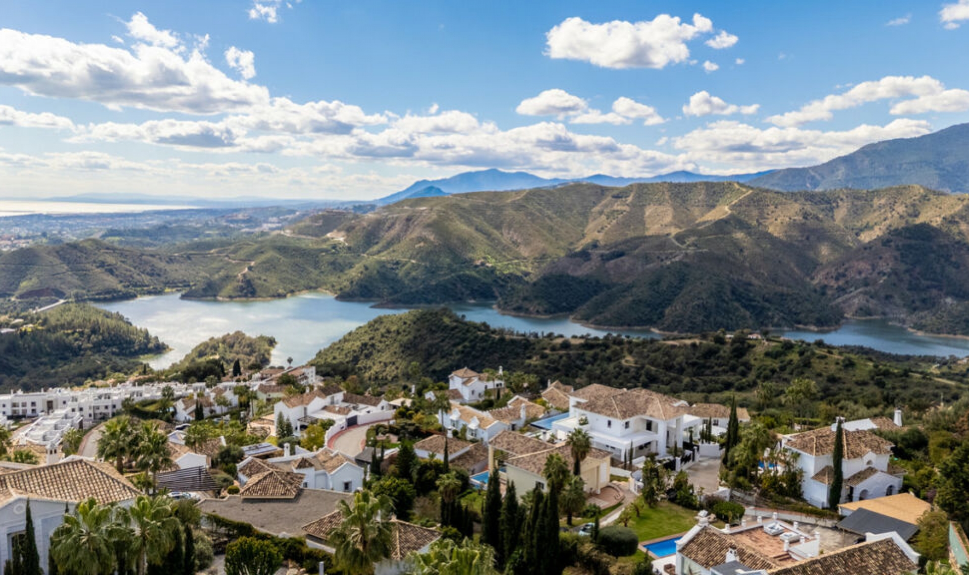 Resale - House -
Istán