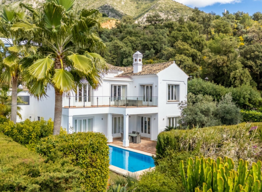 Resale - House -
Istán