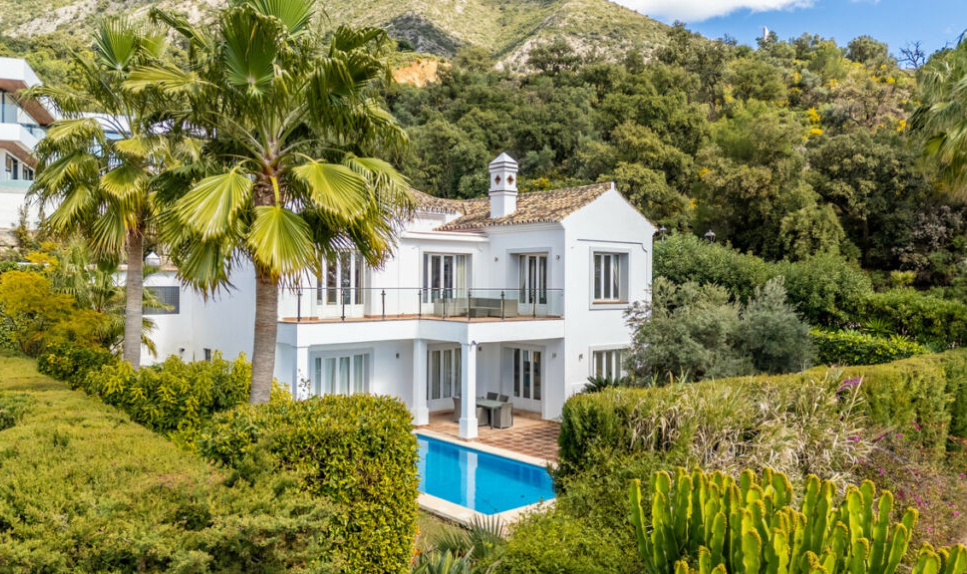 Resale - House -
Istán