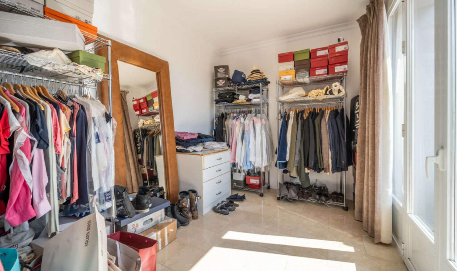 Resale - House -
Istán