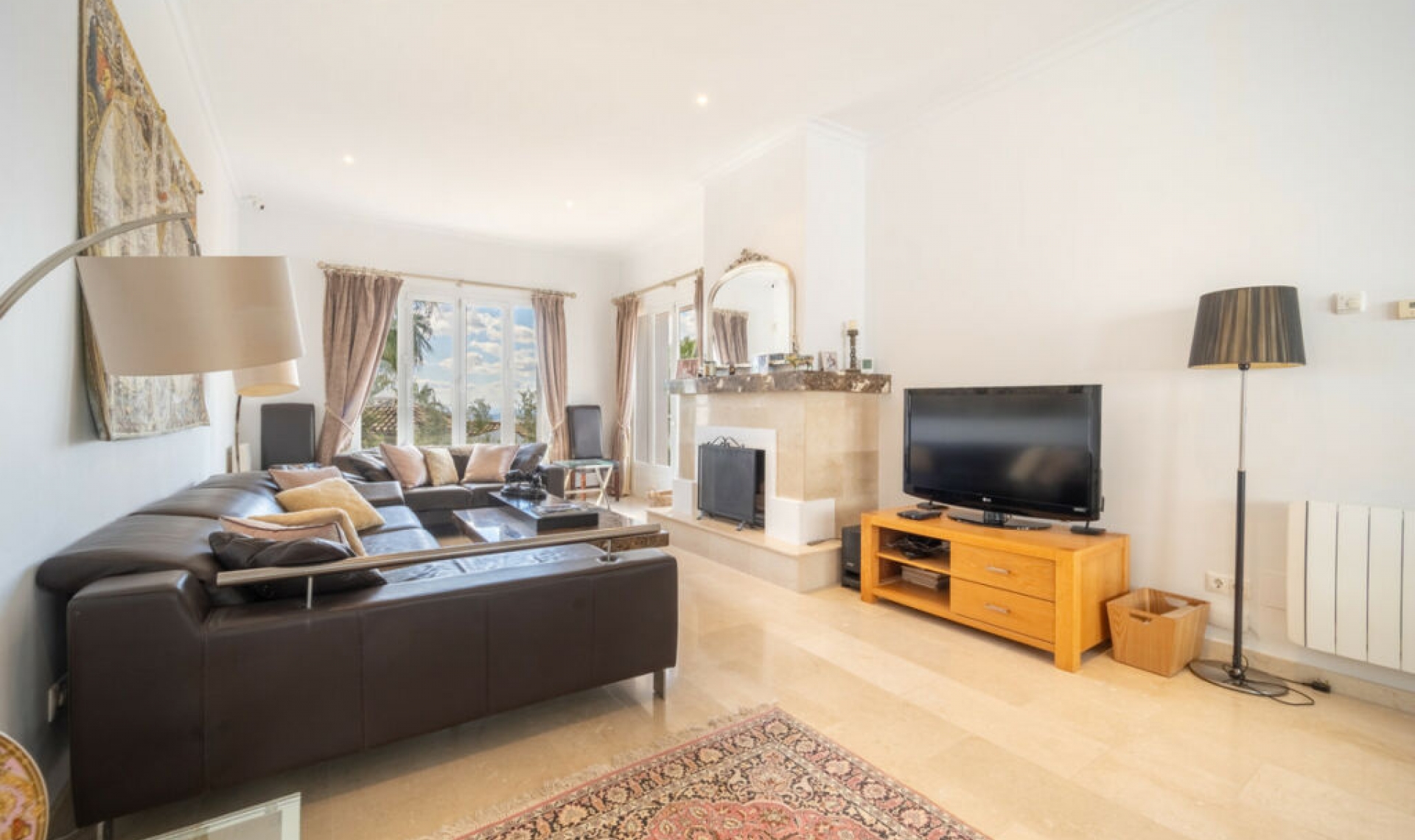 Resale - House -
Istán