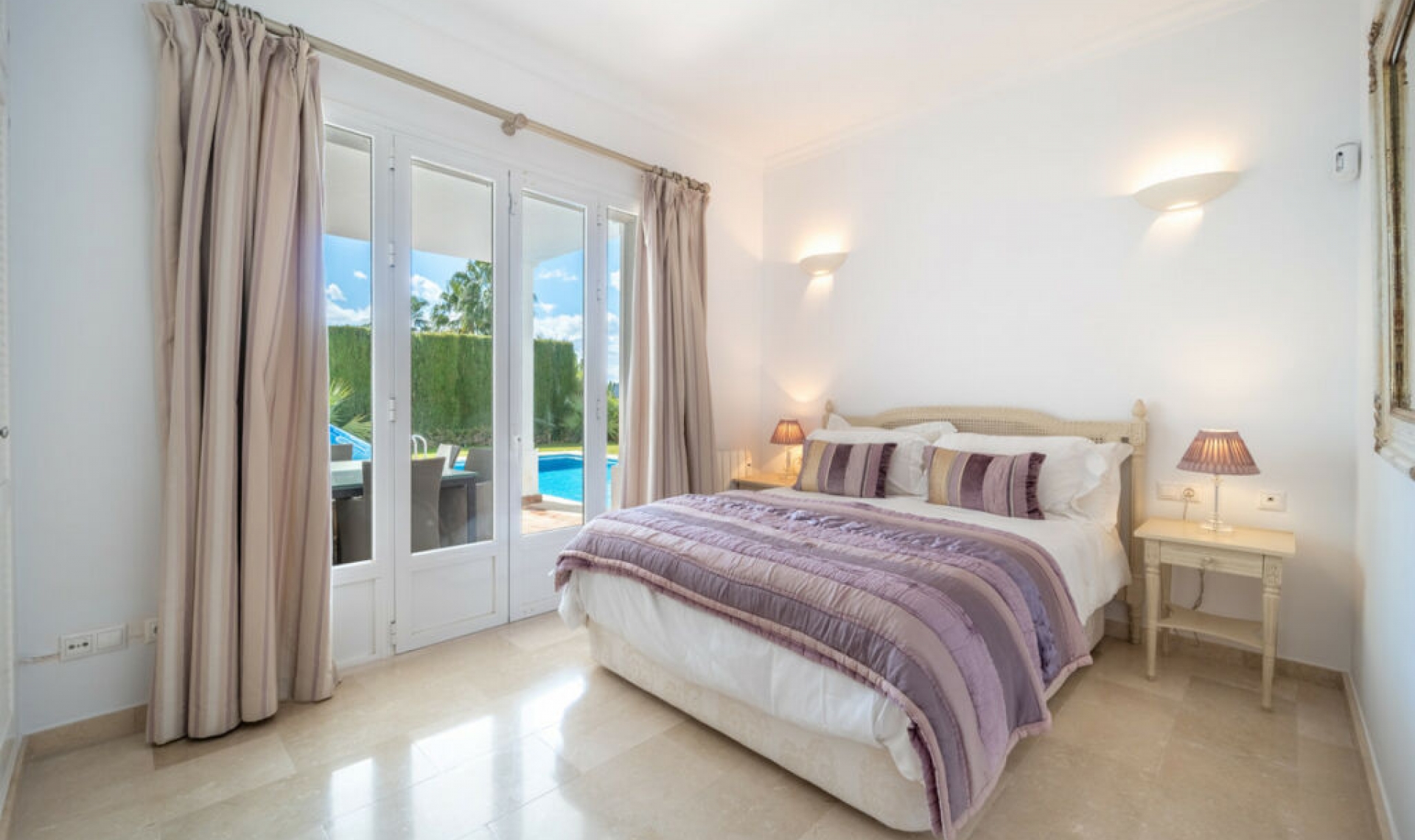Resale - House -
Istán