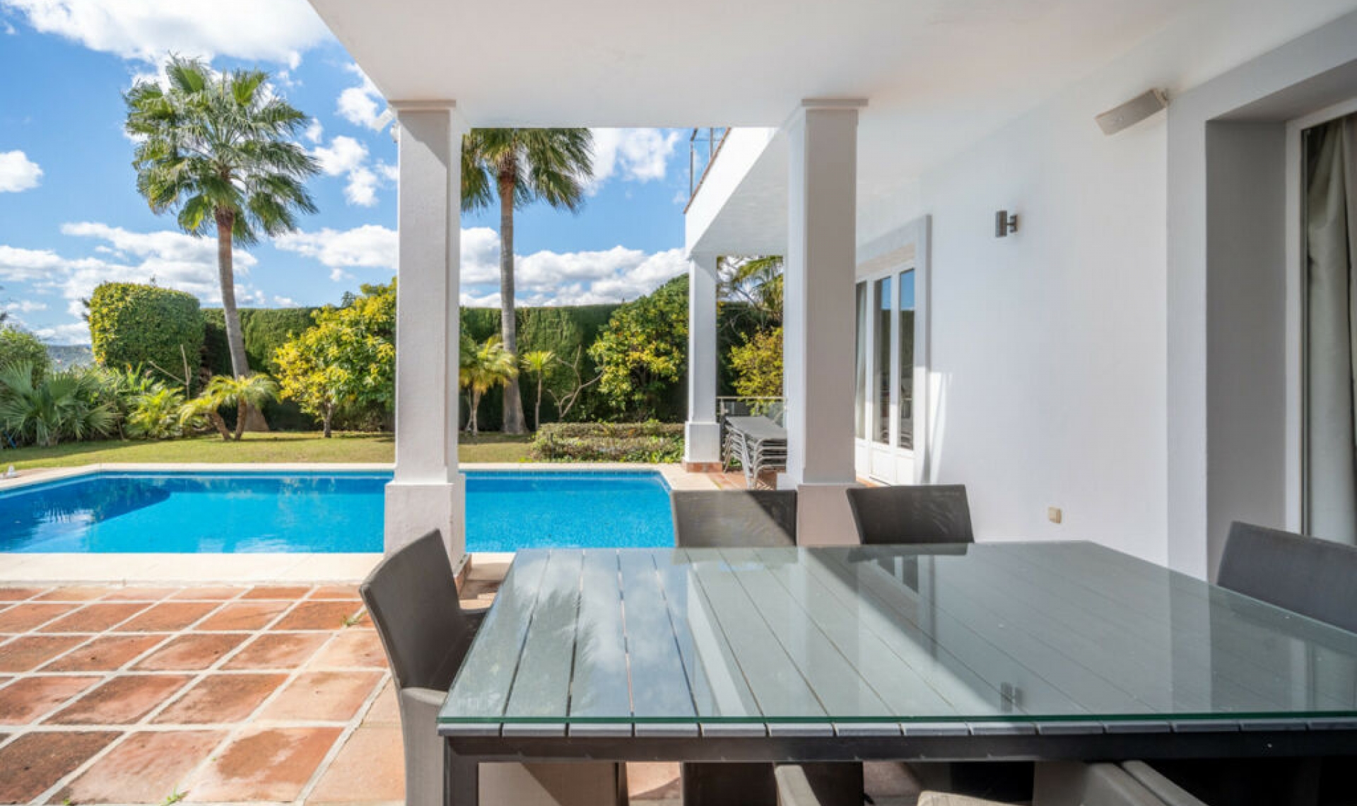 Resale - House -
Istán