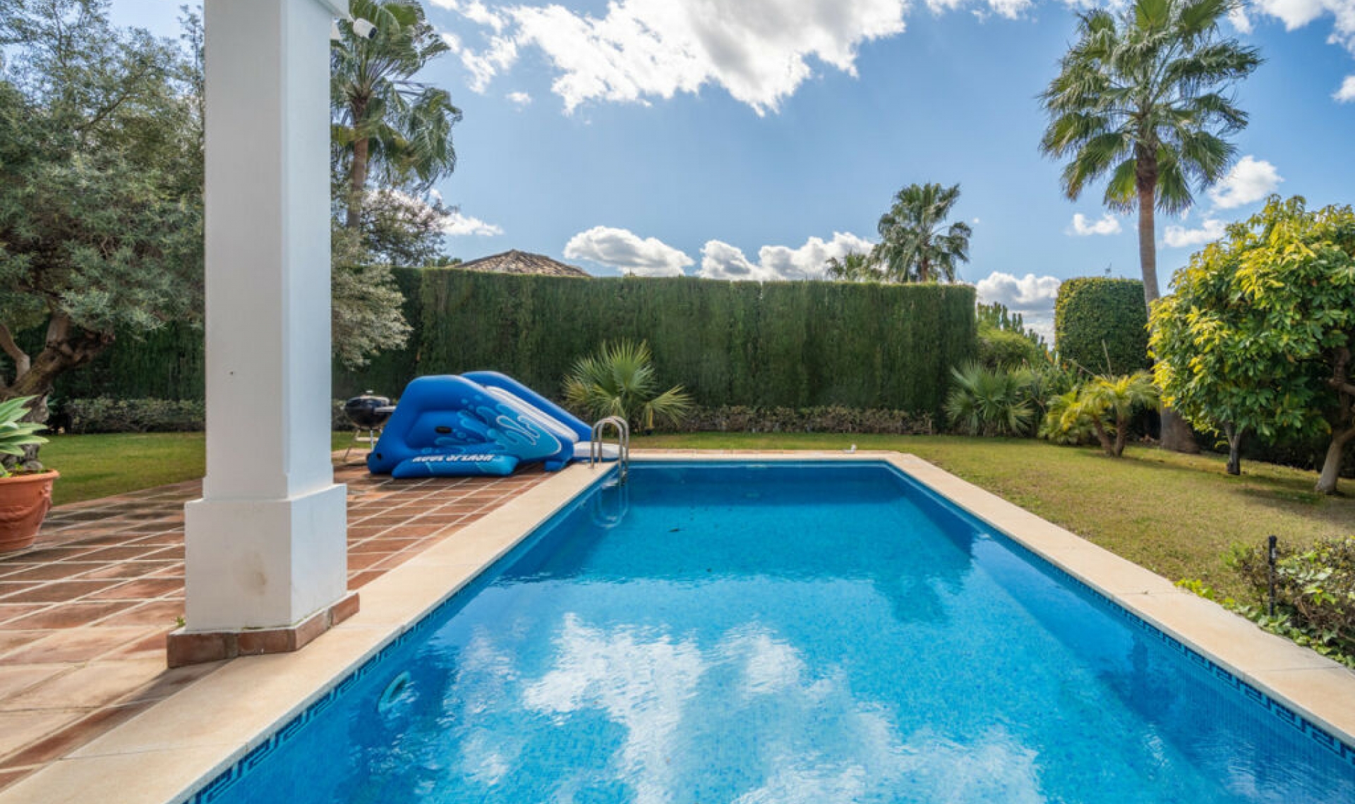 Resale - House -
Istán