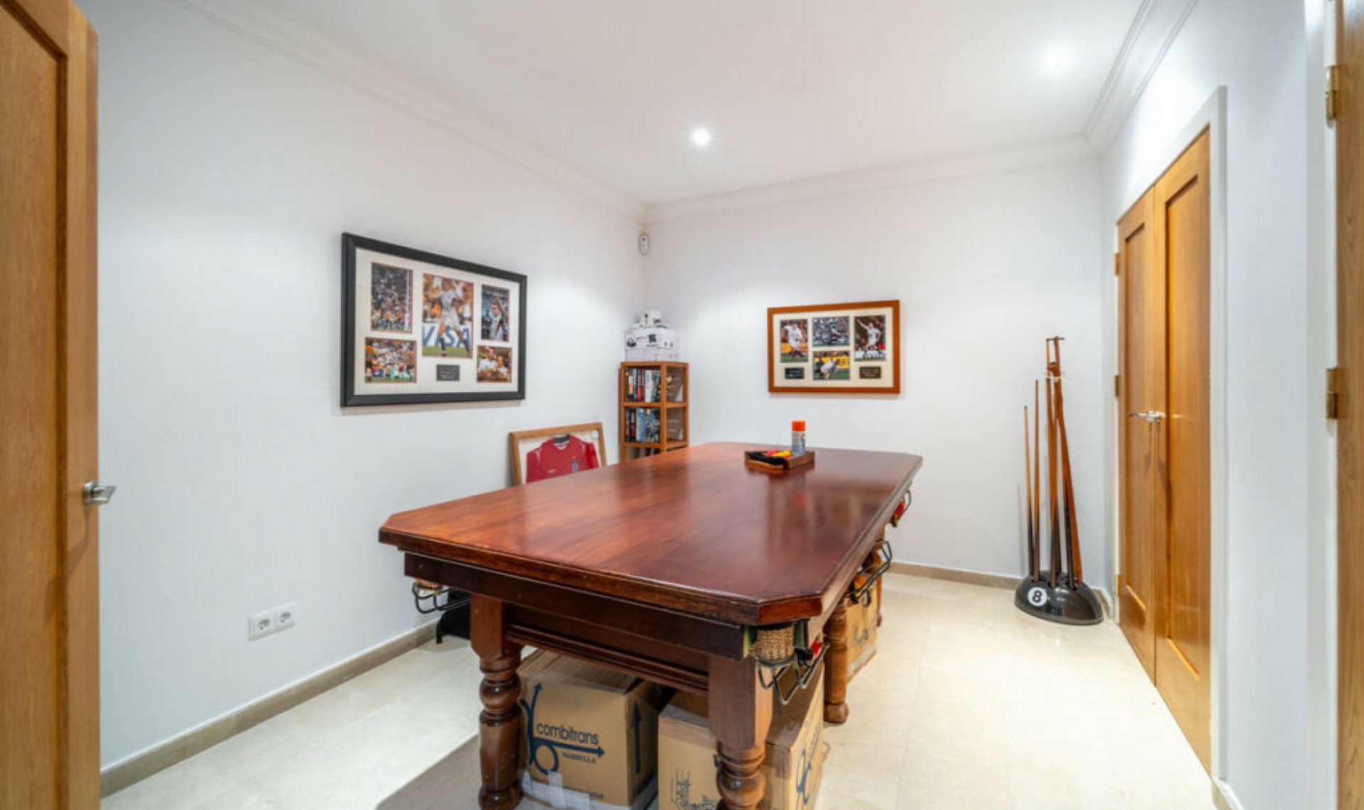 Resale - House -
Istán