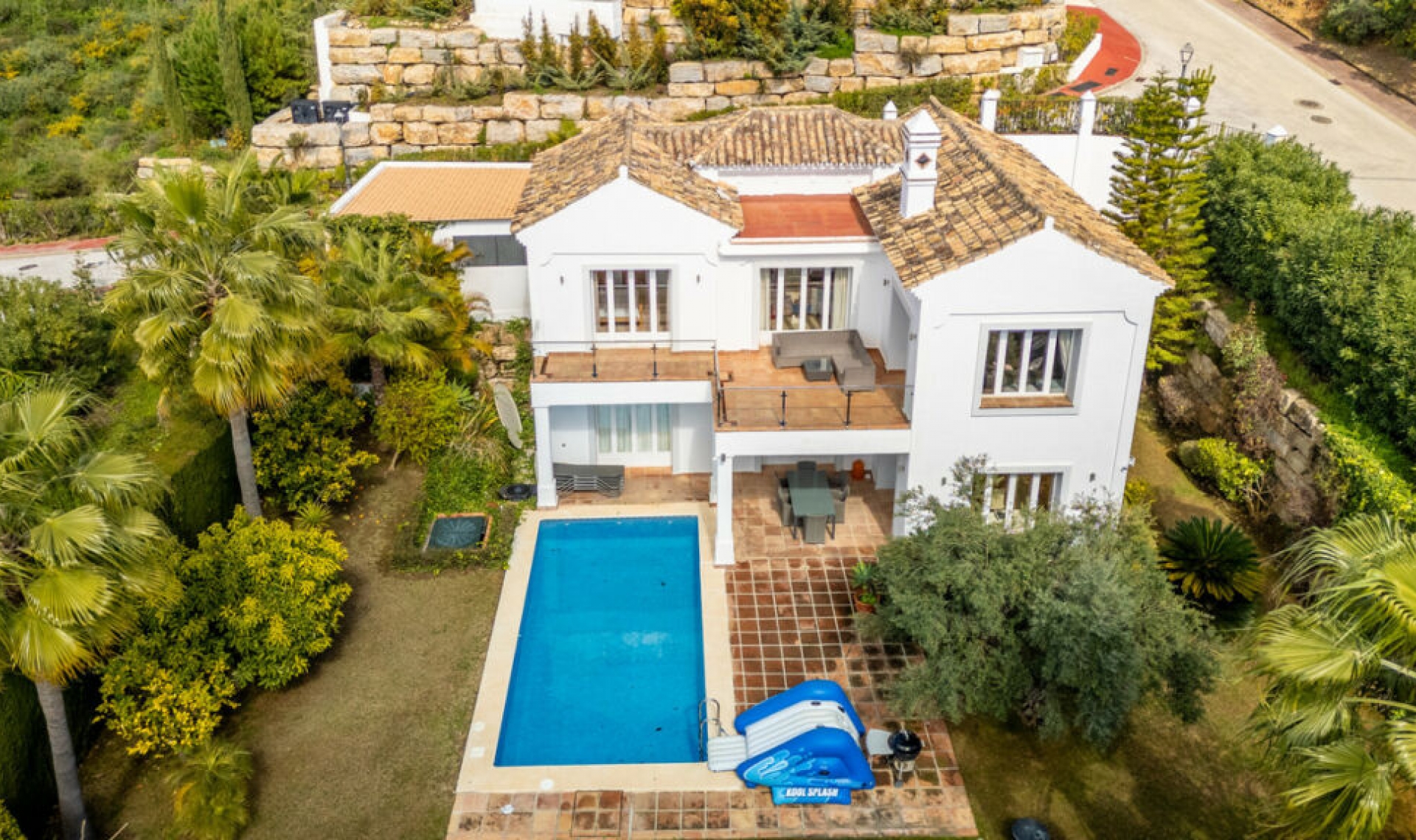 Resale - House -
Istán