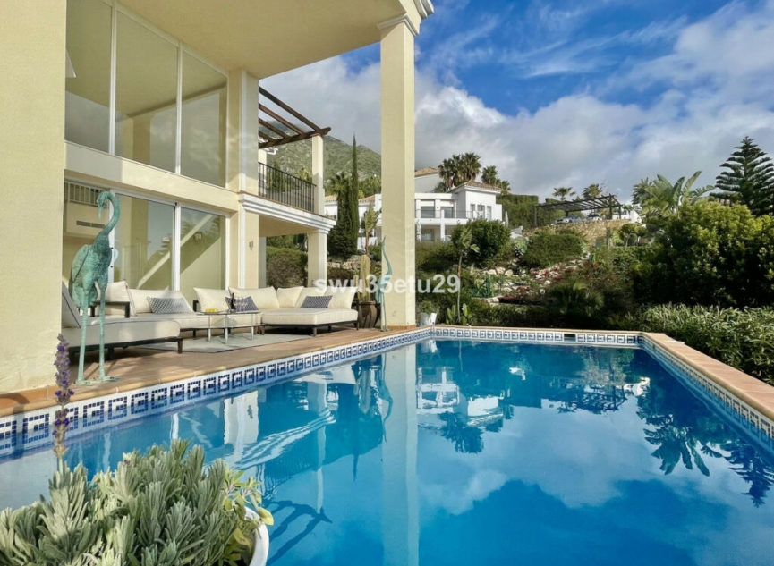 Resale - House -
Istán