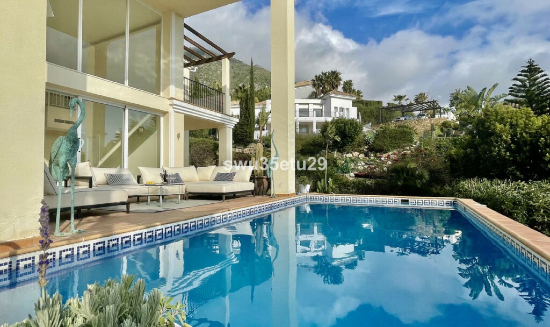 Resale - House -
Istán