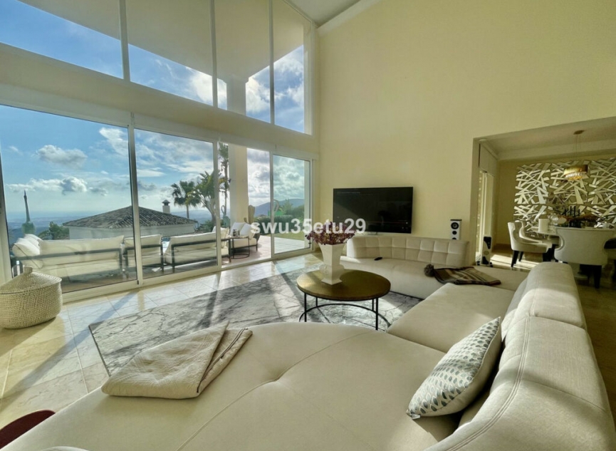 Resale - House -
Istán