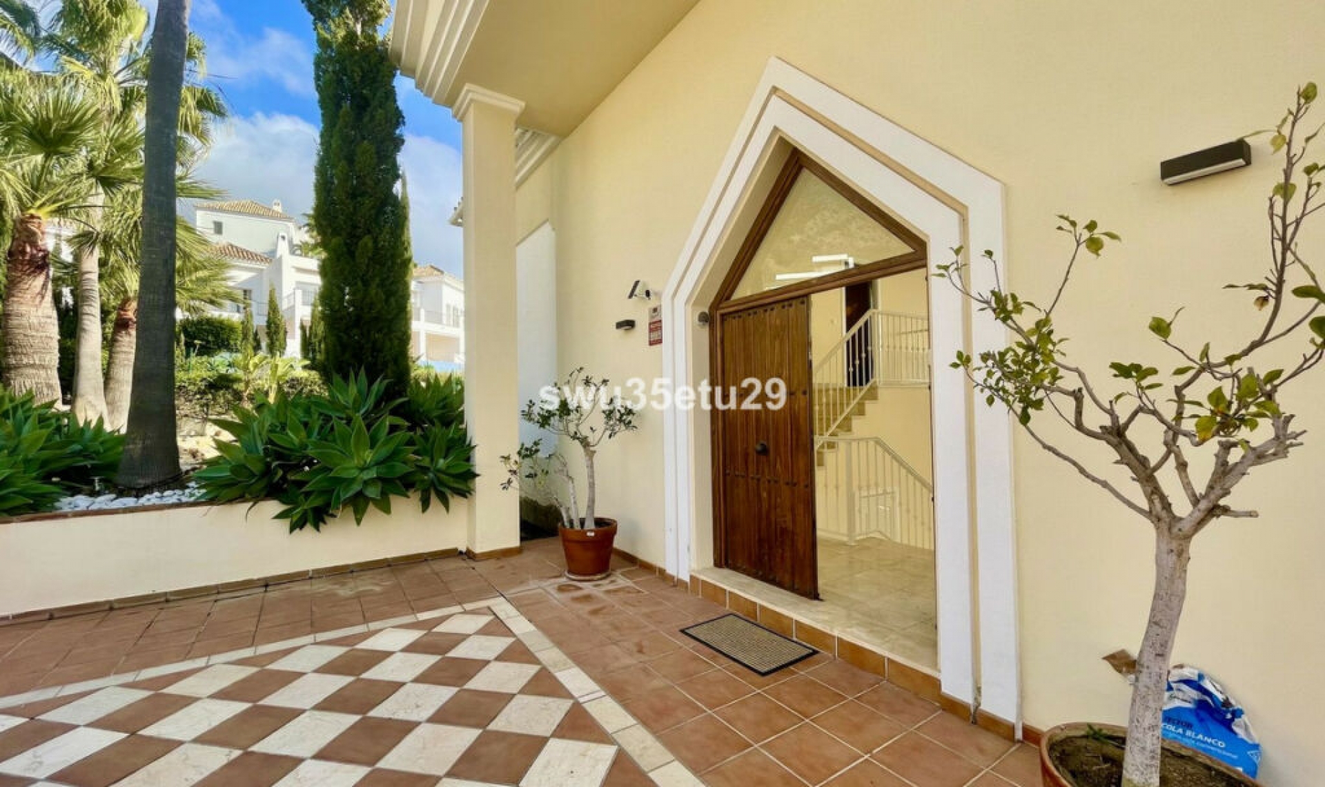 Resale - House -
Istán